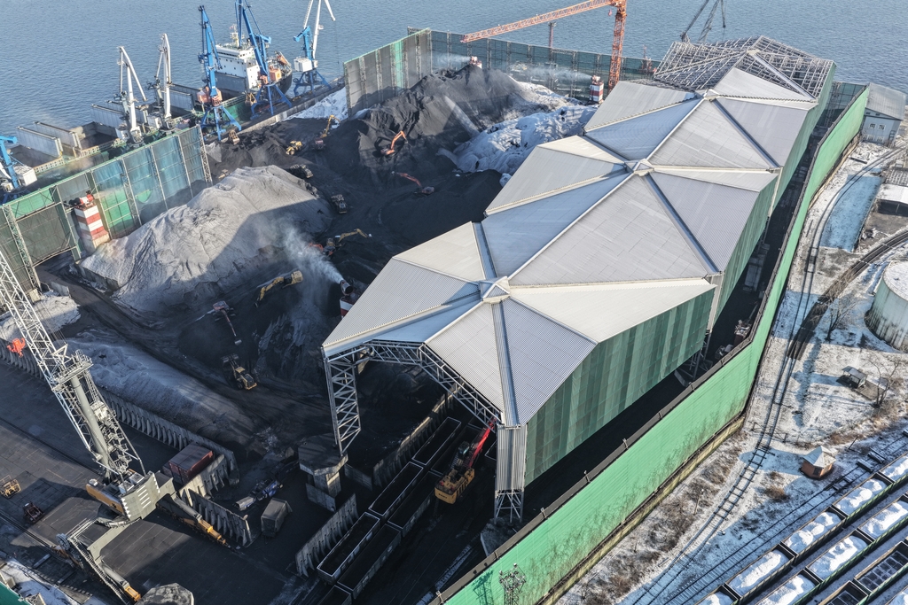 Современные технологии в действии: на «Терминале Астафьева» монтируют навес над зоной выгрузки угля Современные технологии в действии: на «Терминале Астафьева» монтируют навес над зоной выгрузки угля