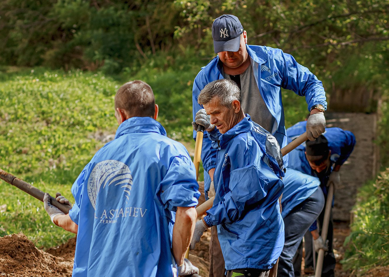 Сотрудники порта помогли в устранении последствий тайфуна в близлежащем микрорайоне